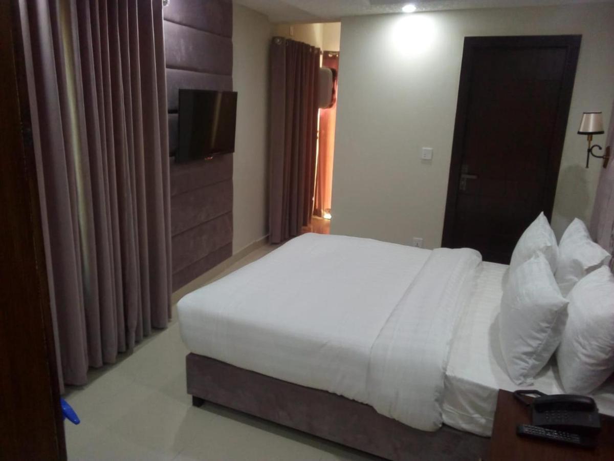 Shelton Suites Bhurban Exteriör bild